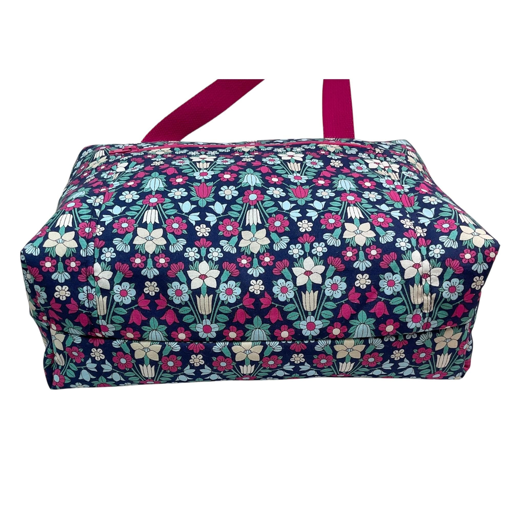 Liberty fabric large toiletries bag with handles and zip pocket, floral Waterproof, ladies sponge wash pouch, Cosmetics bag, ladies gift