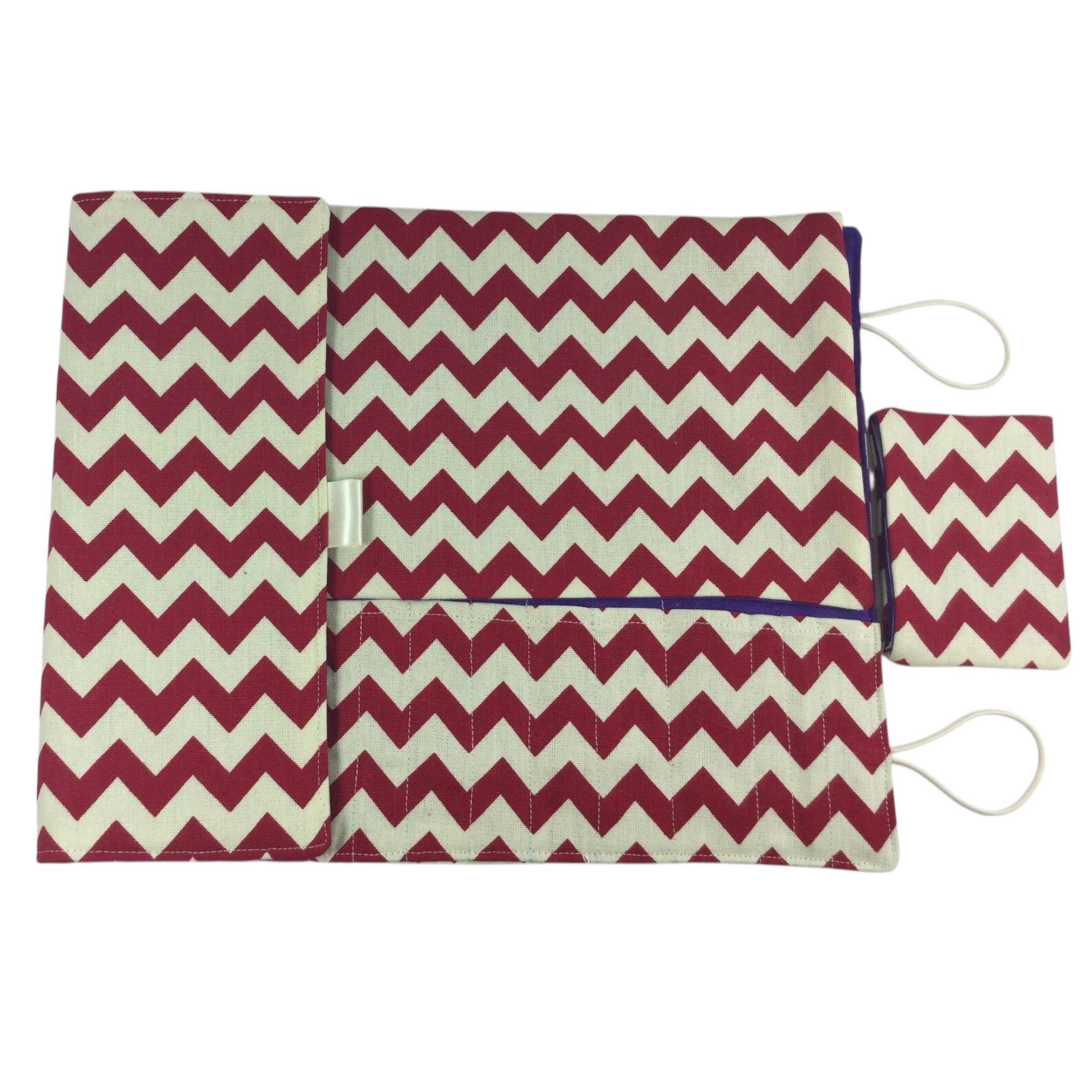 Red interchangeable and double pointed knitting needle case, chevron print knitting needle pouch, zig zag hiya hiya case, knit pro wallet