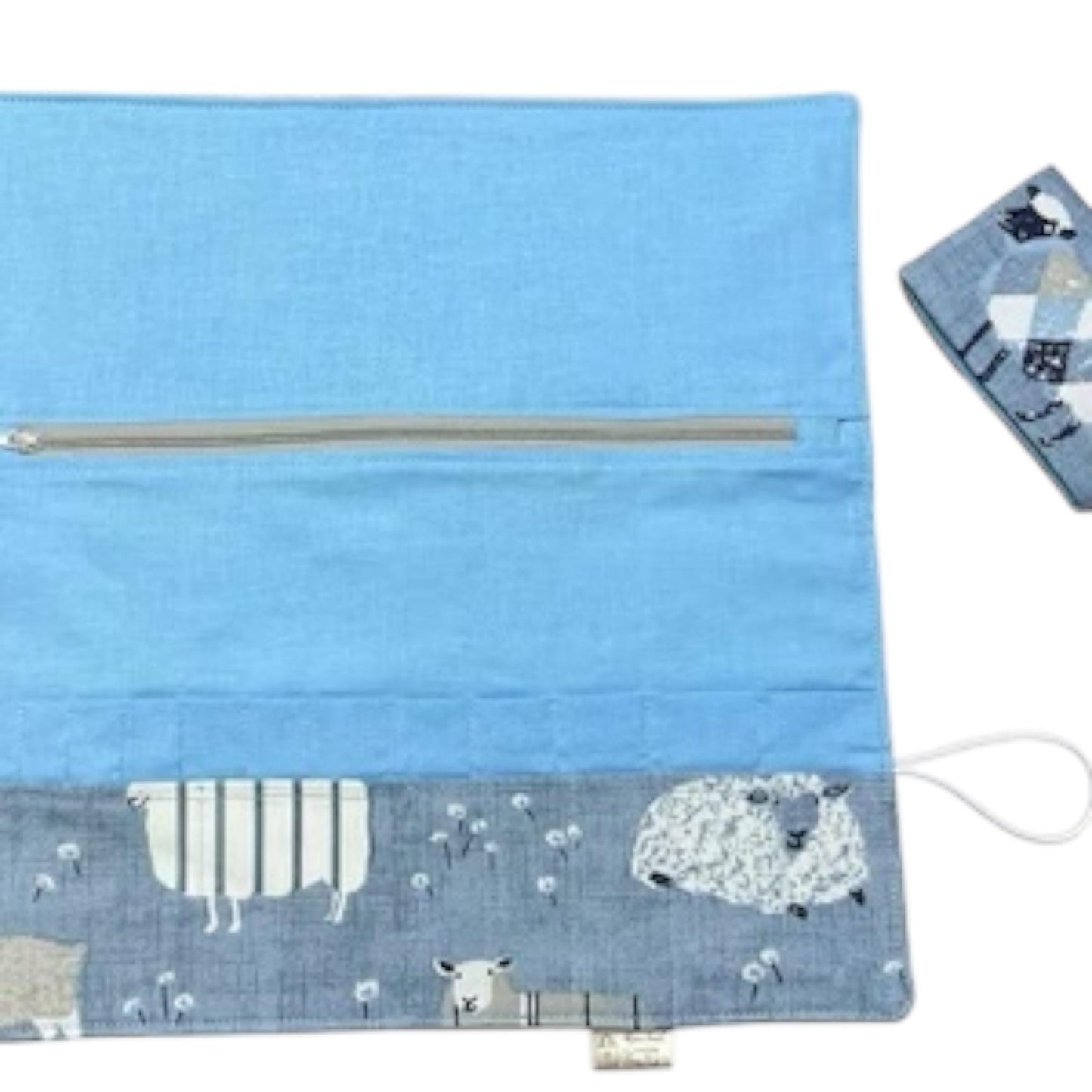Interchangeable knitting needle case with sheep
