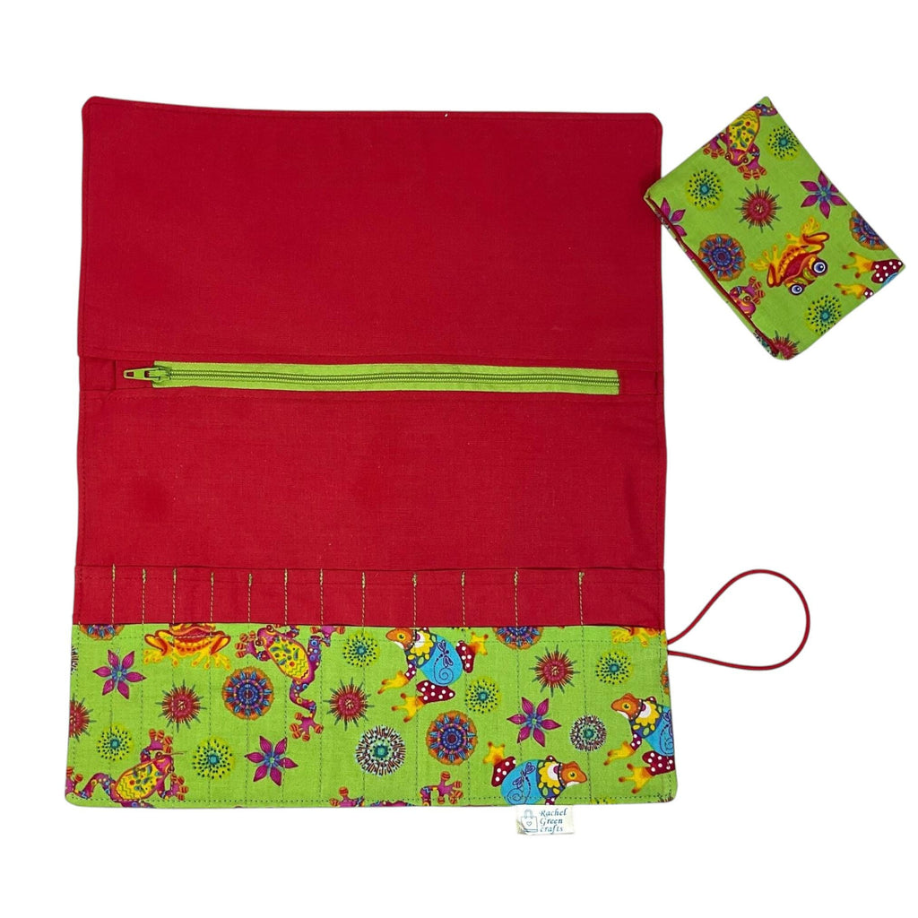 lnterchangeable knitting needle case with frogs, reptile needle organiser, addi storage, chiagoo folding pouch, knit pro, hiya hiya case,