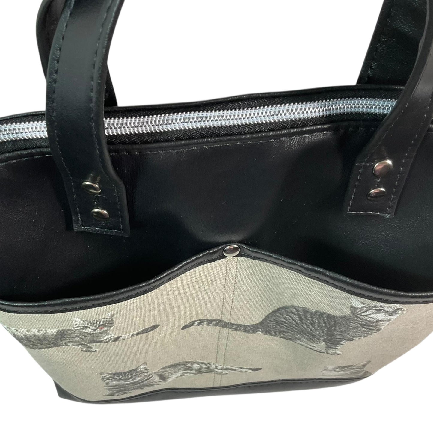 Handbag in faux Leather and monochrome tabby cat print